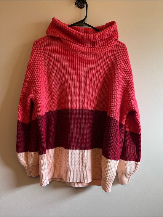 Skies Are Blue Sweaters - Colorblock Sweater in Shades of Pink and Red
